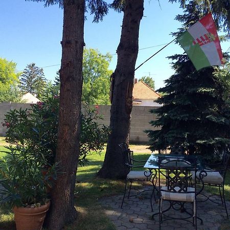 Kocsis Apartman Es Camping Мошонмадьяровар Экстерьер фото